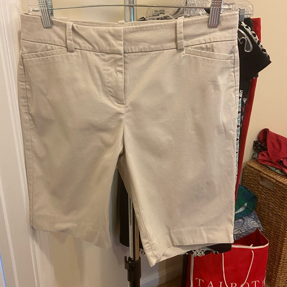 💐Khaki Bermuda shorts, Talbots 4P